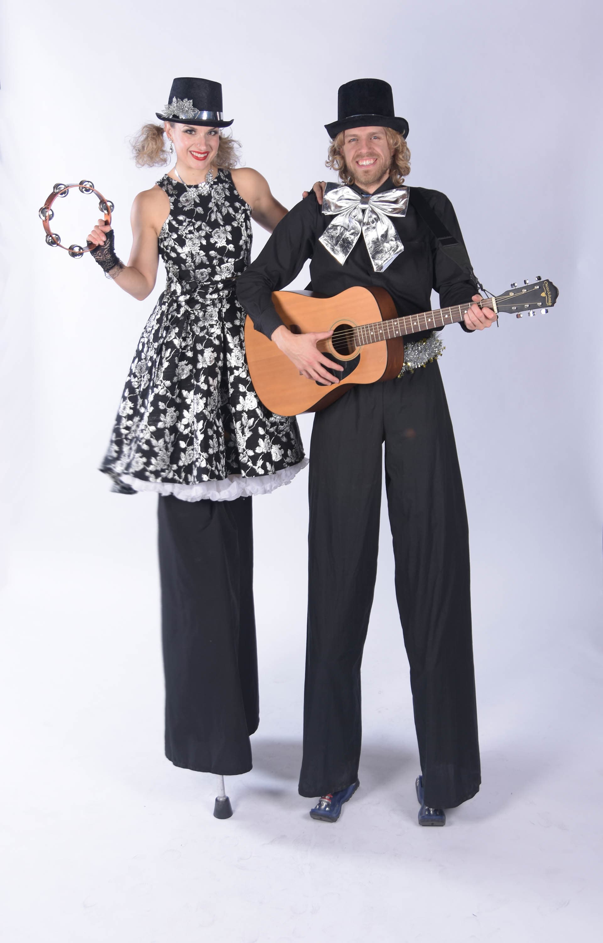 stilt-walkers-2 gallery